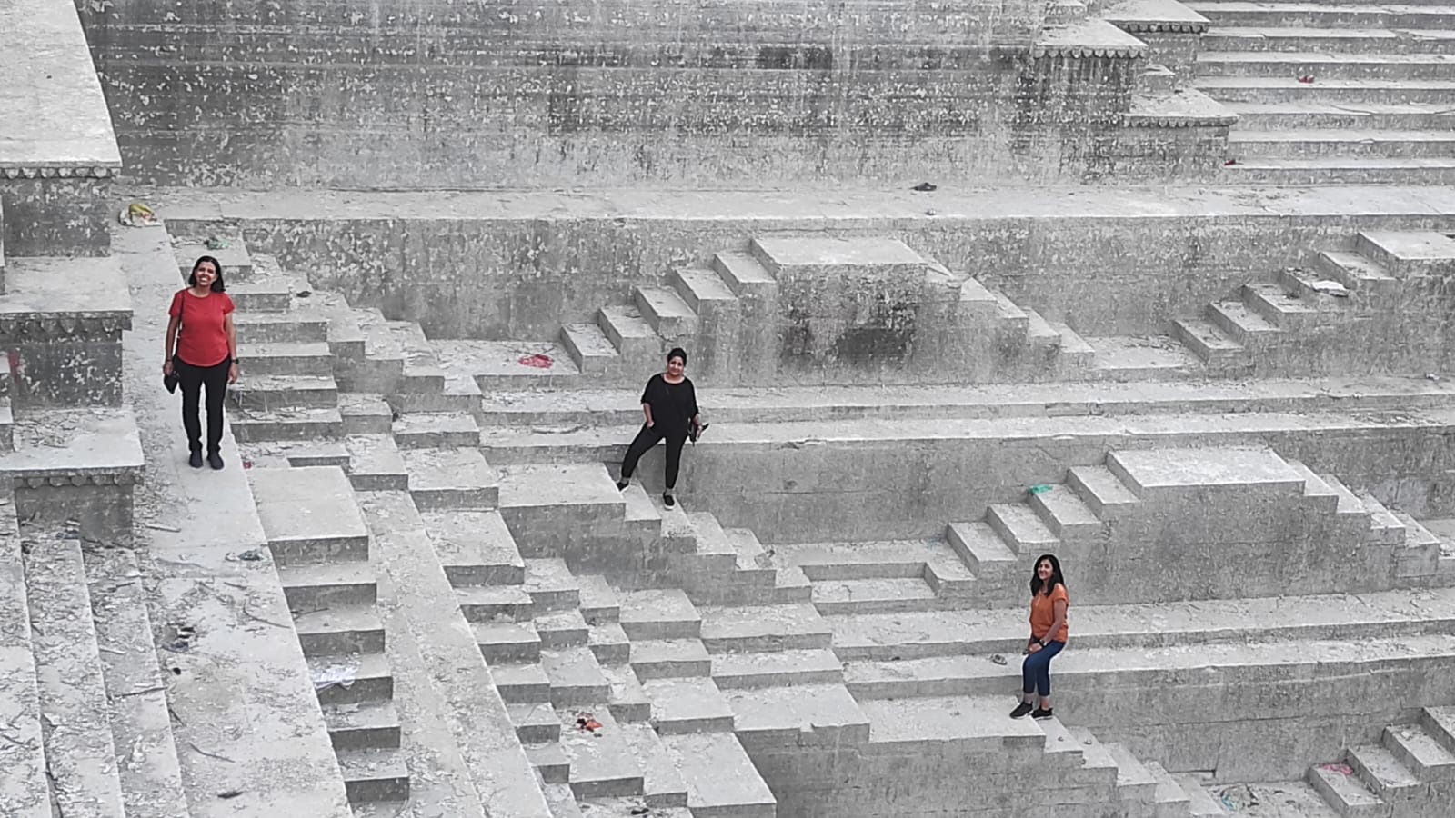 Dhabhai Kund & 84-Pillar Cenotaph, Bundi